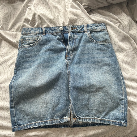 Mid Thight length Skirt - Picture 2 of 3